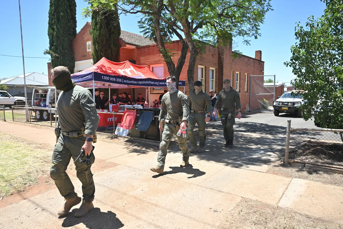 Xả s&uacute;ng khiến 3 người tử vong Australia, nghi phạm ở vẫn đang lẩn trốn  - Ảnh 1.