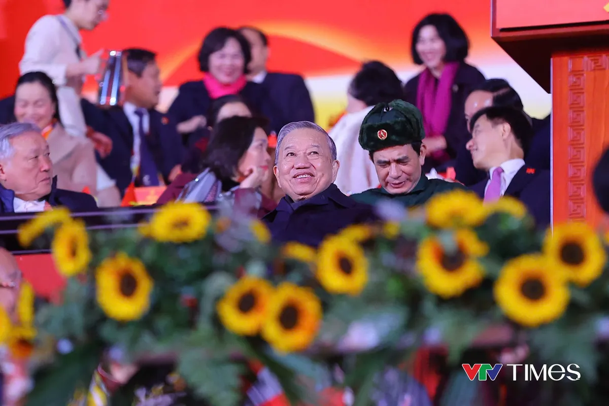 Dưới l&aacute; cờ vẻ vang của Đảng: H&agrave;o h&ugrave;ng bản h&ograve;a ca về niềm tự h&agrave;o d&acirc;n tộc - Ảnh 1.