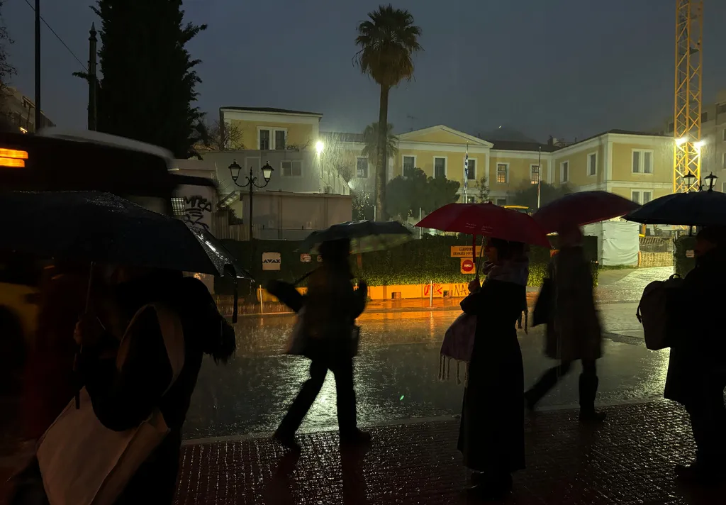 Mưa lớn g&acirc;y ngập lụt nặng ở Hy Lạp, 2 người thiệt mạng  - Ảnh 2.