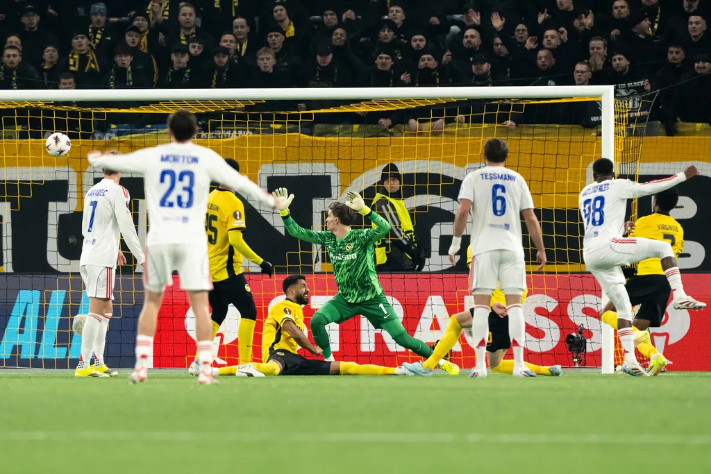Kết quả Europa League: Sancho tỏa sáng, Aston Villa sớm vào vòng 16 đội- Ảnh 5.