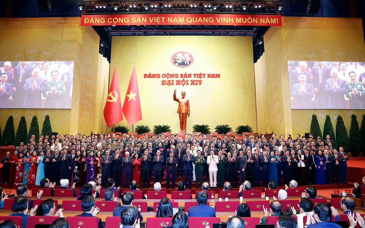 Ban Chấp hành Trung ương Đảng khóa XIV ra mắt Đại hội. Ảnh: TTXVN