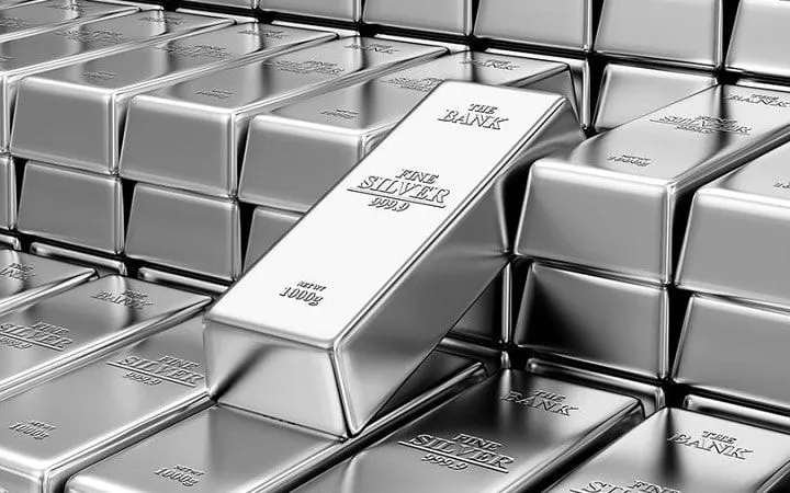 Giá bạc tăng 4%