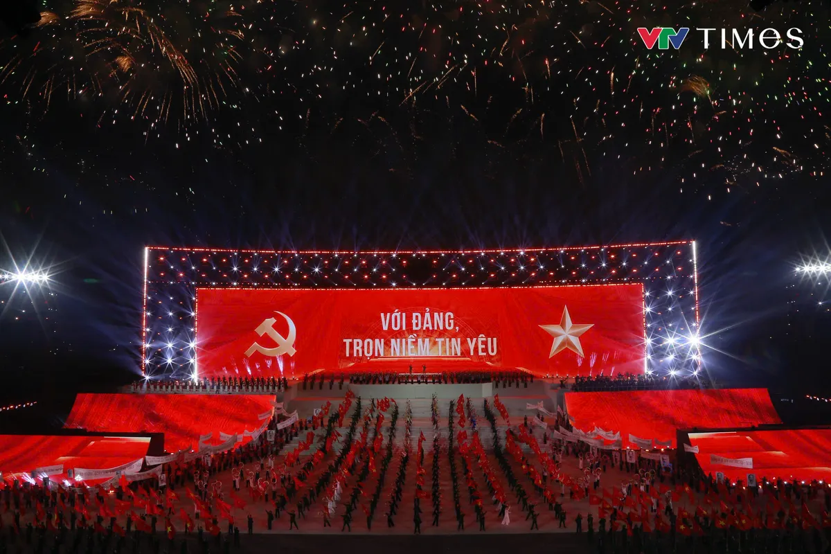 Dưới l&aacute; cờ vẻ vang của Đảng: H&agrave;o h&ugrave;ng bản h&ograve;a ca về niềm tự h&agrave;o d&acirc;n tộc - Ảnh 24.
