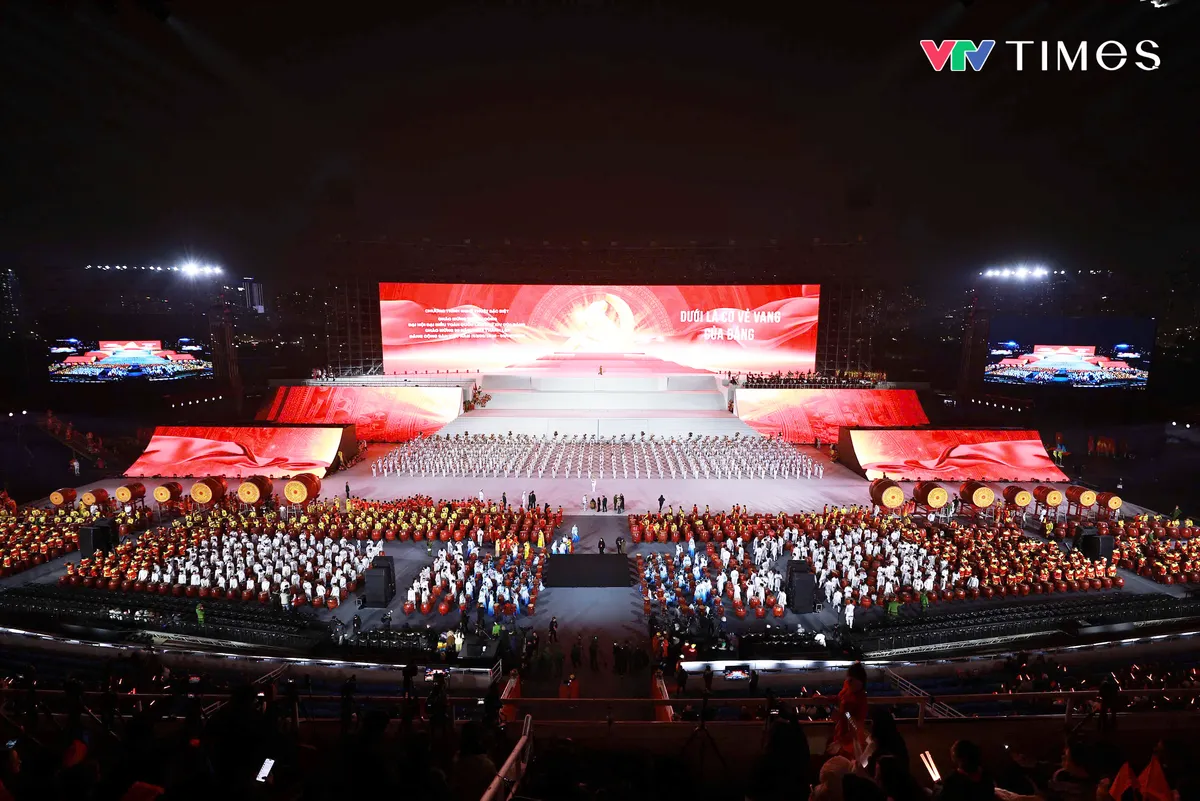 Dưới l&aacute; cờ vẻ vang của Đảng: H&agrave;o h&ugrave;ng bản h&ograve;a ca về niềm tự h&agrave;o d&acirc;n tộc - Ảnh 4.