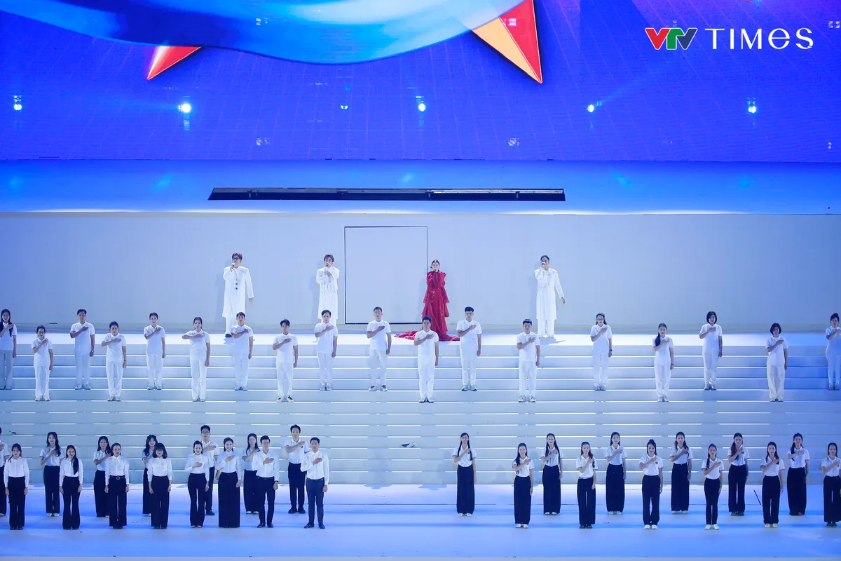 Dưới l&aacute; cờ vẻ vang của Đảng: H&agrave;o h&ugrave;ng bản h&ograve;a ca về niềm tự h&agrave;o d&acirc;n tộc - Ảnh 21.