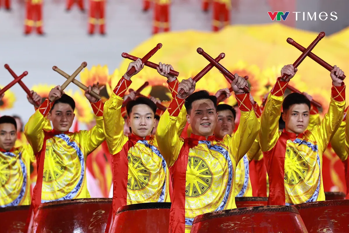 Dưới l&aacute; cờ vẻ vang của Đảng: H&agrave;o h&ugrave;ng bản h&ograve;a ca về niềm tự h&agrave;o d&acirc;n tộc - Ảnh 6.