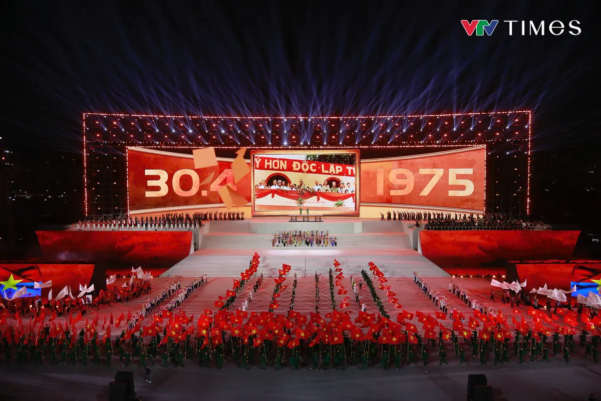 Dưới l&aacute; cờ vẻ vang của Đảng: H&agrave;o h&ugrave;ng bản h&ograve;a ca về niềm tự h&agrave;o d&acirc;n tộc - Ảnh 16.