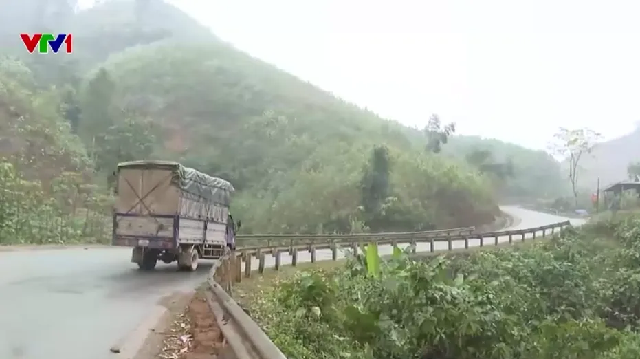 Sạt lở, sương m&ugrave;, cảnh b&aacute;o mất an to&agrave;n tr&ecirc;n Quốc lộ 70 - Ảnh 1.