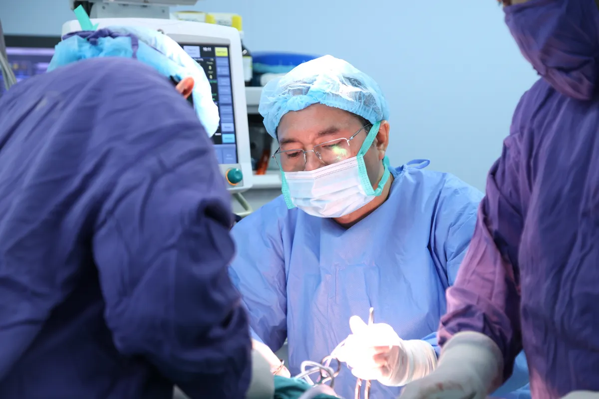 Nguy cơ mất to&agrave;n bộ b&agrave;n tay tr&aacute;i v&igrave; ph&aacute;o nổ- Ảnh 1.