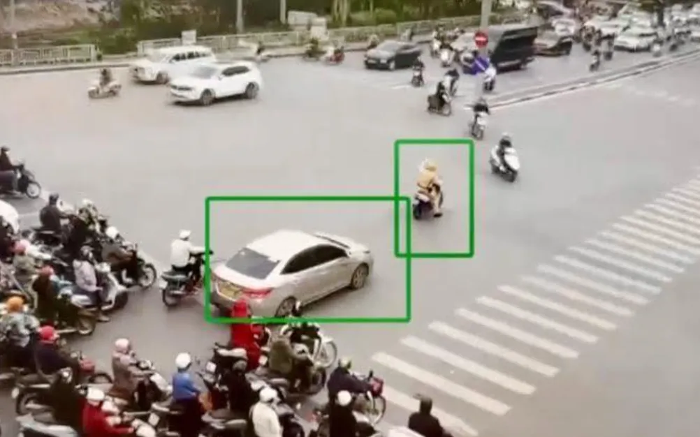 CSGT hỗ trợ xe chở sản phụ đến bệnh viện