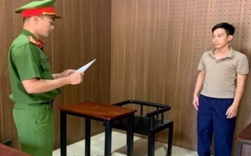 Cơ quan điều tra tống đạt Quyết định khởi tố bị can, Lệnh tạm giam đối với Vương Khánh Hưng