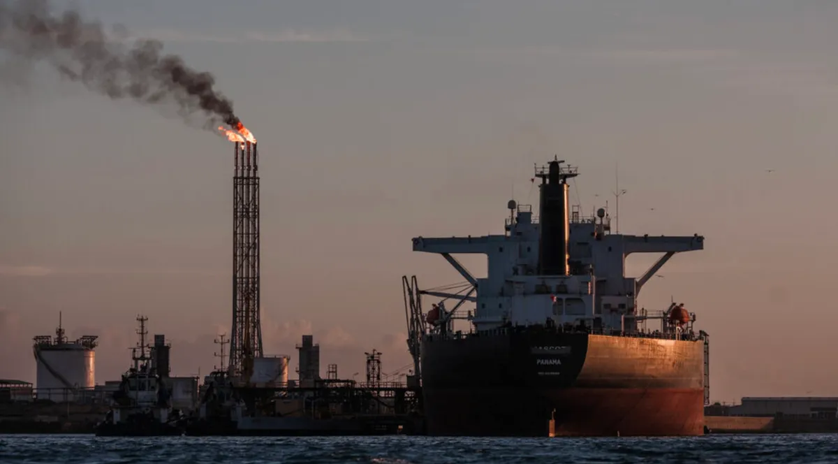 Kế hoạch hồi sinh ng&agrave;nh dầu kh&iacute; Venezuela của &ocirc;ng Trump vấp &ldquo;đ&aacute; tảng&rdquo; nợ h&agrave;ng tỷ USD- Ảnh 1.