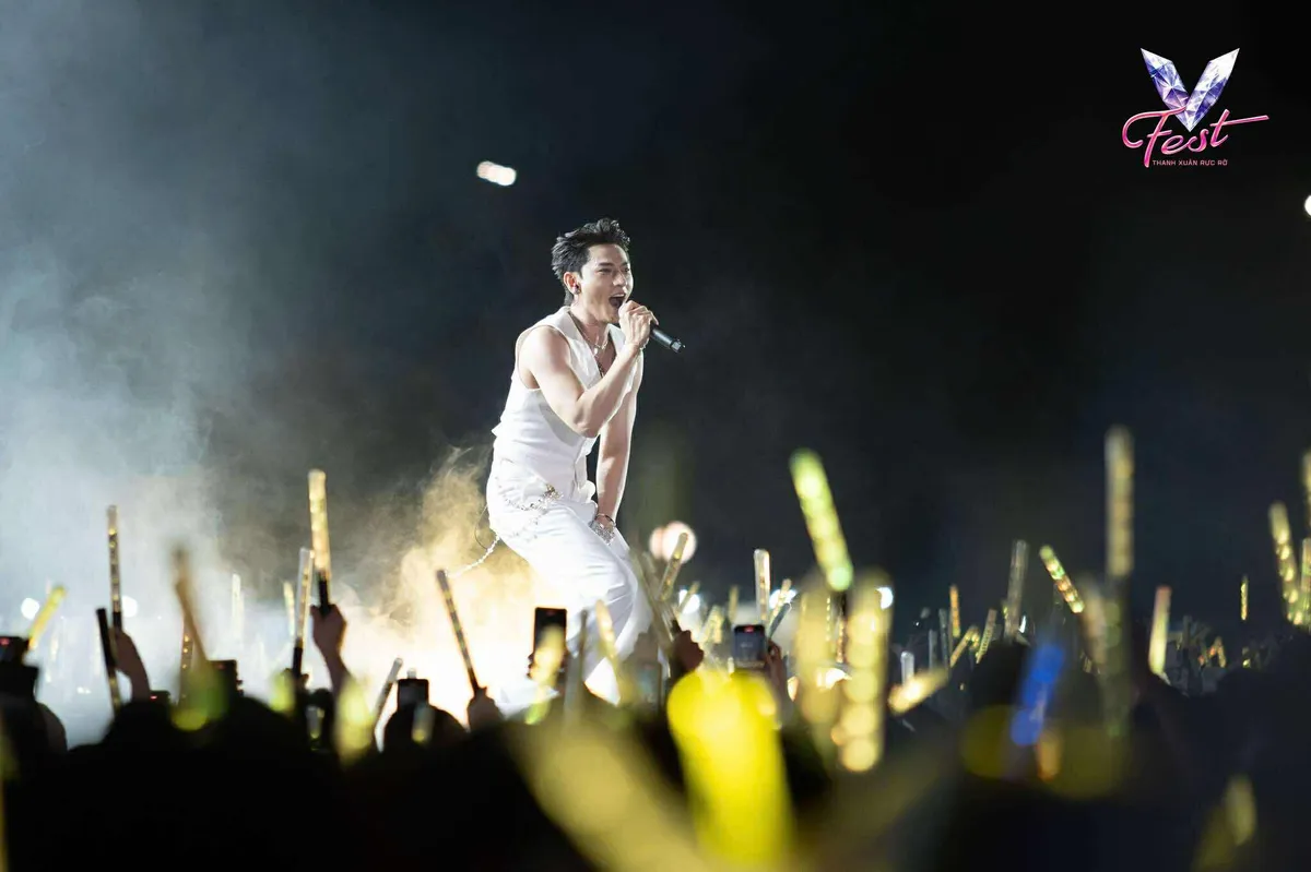 Isaac lần đầu ra mắt nhạc Tết &ldquo;Hơn ng&agrave;n m&ugrave;a xu&acirc;n&rdquo; - Ảnh 3.