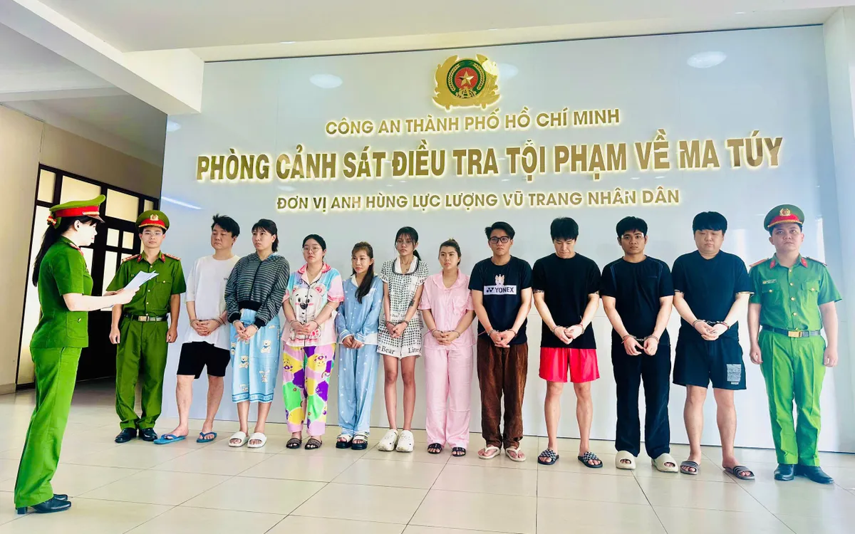 Các đối tượng tại cơ quan Công an.
