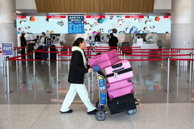 Người Th&aacute;i l&acirc;m cảnh bế tắc sau khi Mỹ dừng xử l&yacute; visa định cư- Ảnh 1.