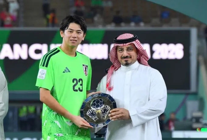 HLV U23 Trung Quốc phản ứng khi thủ m&ocirc;n Nhật Bản gi&agrave;nh Găng tay v&agrave;ng U23 ch&acirc;u &Aacute; 2026- Ảnh 1.