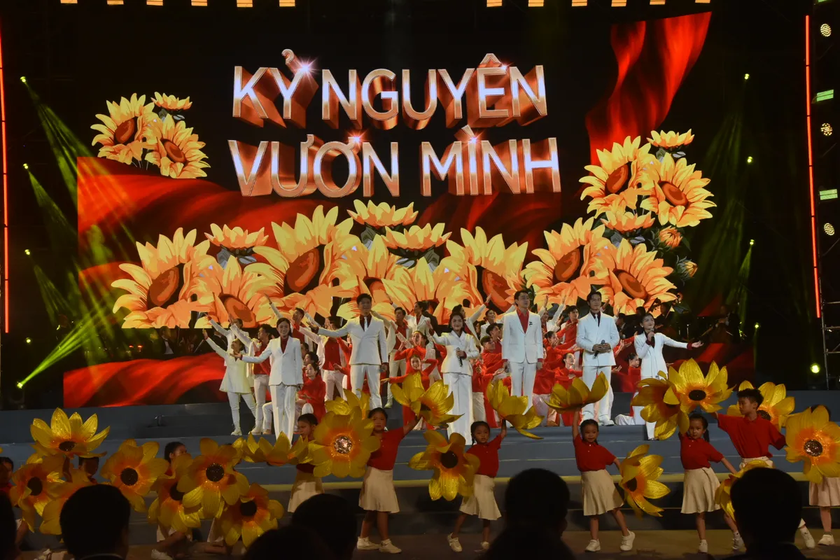 Đặc sắc các chương trình nghệ thuật chào mừng thành công Đại hội XIV của Đảng - Ảnh 4.