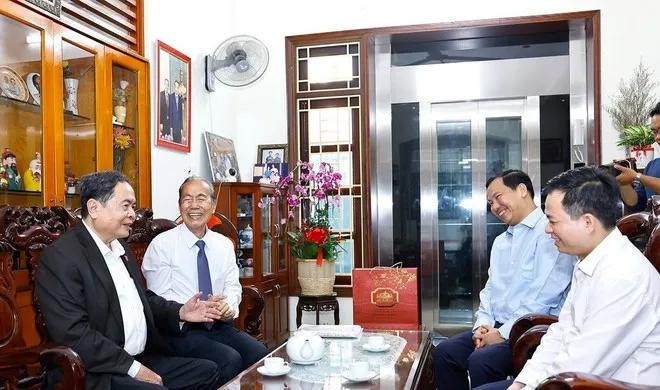 Chủ tịch Quốc hội thăm, tri ân các đồng chí nguyên lãnh đạo Đảng, Nhà nước - Ảnh 1.