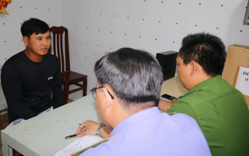 Cơ quan Công an đang lấy lời khai Nhàn về hành vi chống người thi hành công vụ