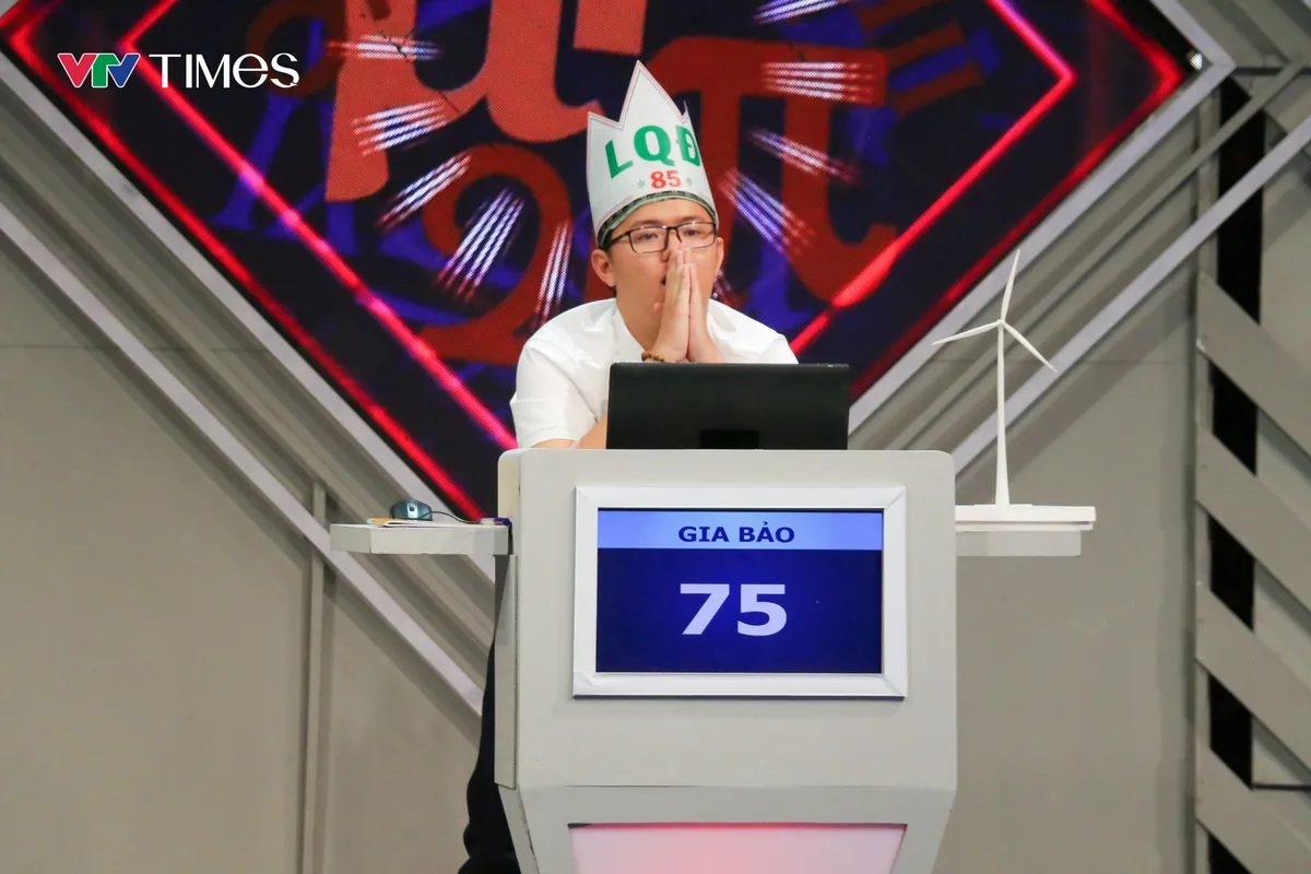 Đường l&ecirc;n đỉnh Olympia 2026: Gay cấn đến ph&uacute;t cuối, nam sinh gi&agrave;nh cầu truyền h&igrave;nh Chung kết đầu ti&ecirc;n - Ảnh 4.