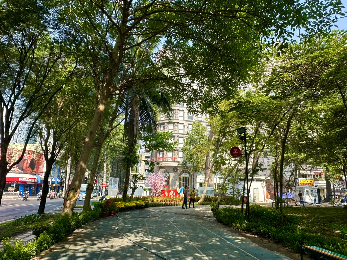 Khu “đất vàng” Nhà thi đấu Phan Đình Phùng lột xác đón Tết - Ảnh 11.