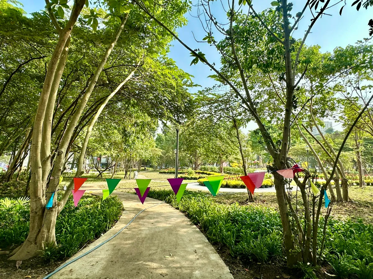 Khu “đất vàng” Nhà thi đấu Phan Đình Phùng lột xác đón Tết - Ảnh 12.