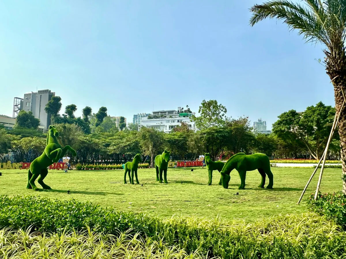 Khu “đất vàng” Nhà thi đấu Phan Đình Phùng lột xác đón Tết - Ảnh 3.