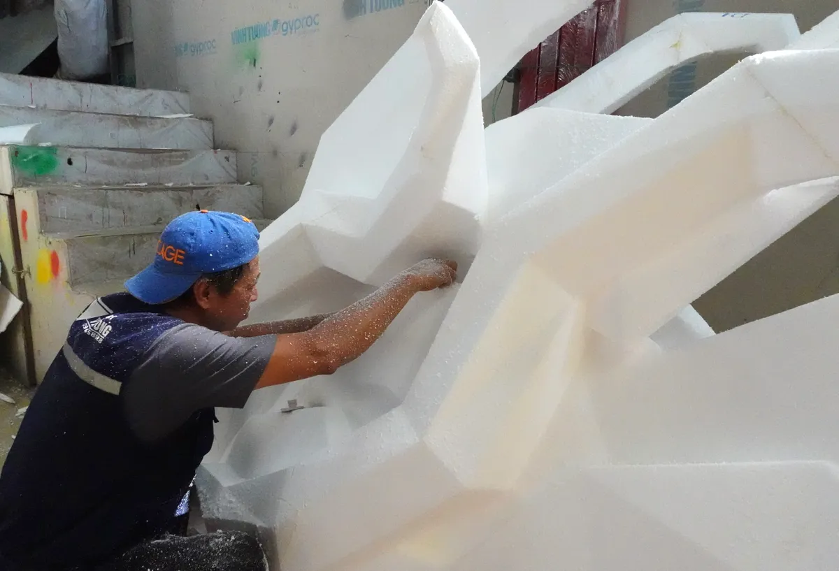 Thăm xưởng chế tác linh vật cho Đường hoa Nguyễn Huệ- Ảnh 8. Thăm xưởng chế tác linh vật cho Đường hoa Nguyễn Huệ- Ảnh 8.