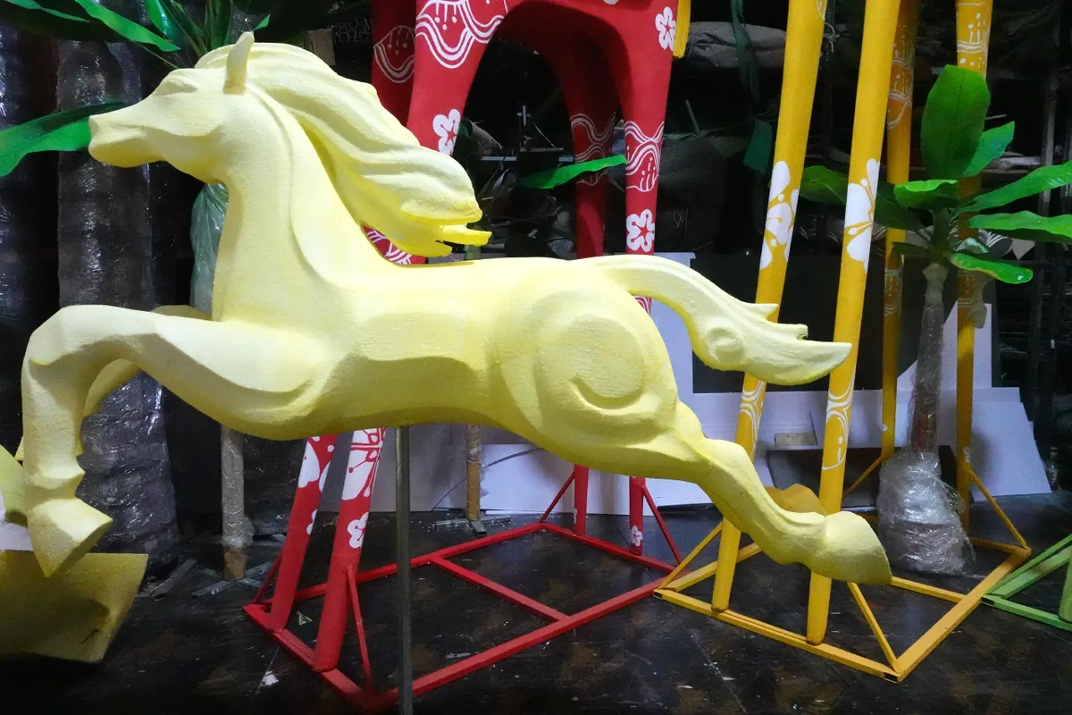 Thăm xưởng chế tác linh vật cho Đường hoa Nguyễn Huệ- Ảnh 3. Thăm xưởng chế tác linh vật cho Đường hoa Nguyễn Huệ- Ảnh 3.