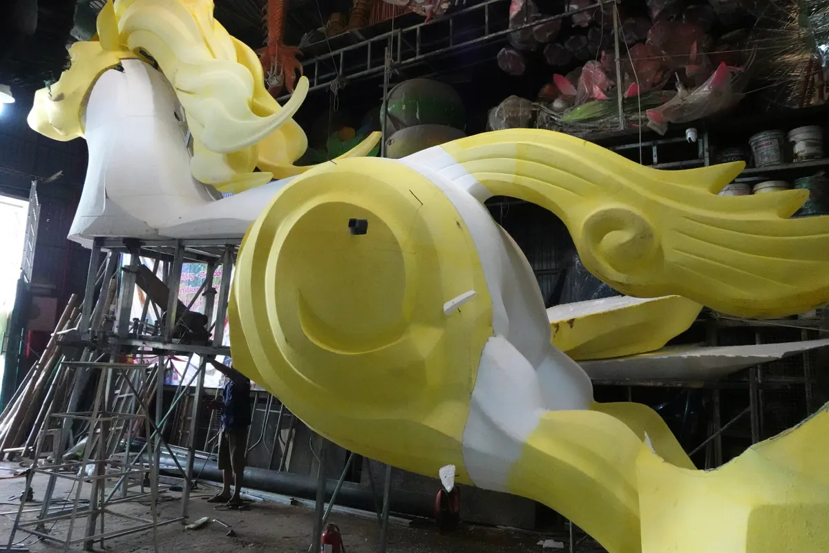 Thăm xưởng chế tác linh vật cho Đường hoa Nguyễn Huệ- Ảnh 2. Thăm xưởng chế tác linh vật cho Đường hoa Nguyễn Huệ- Ảnh 2.
