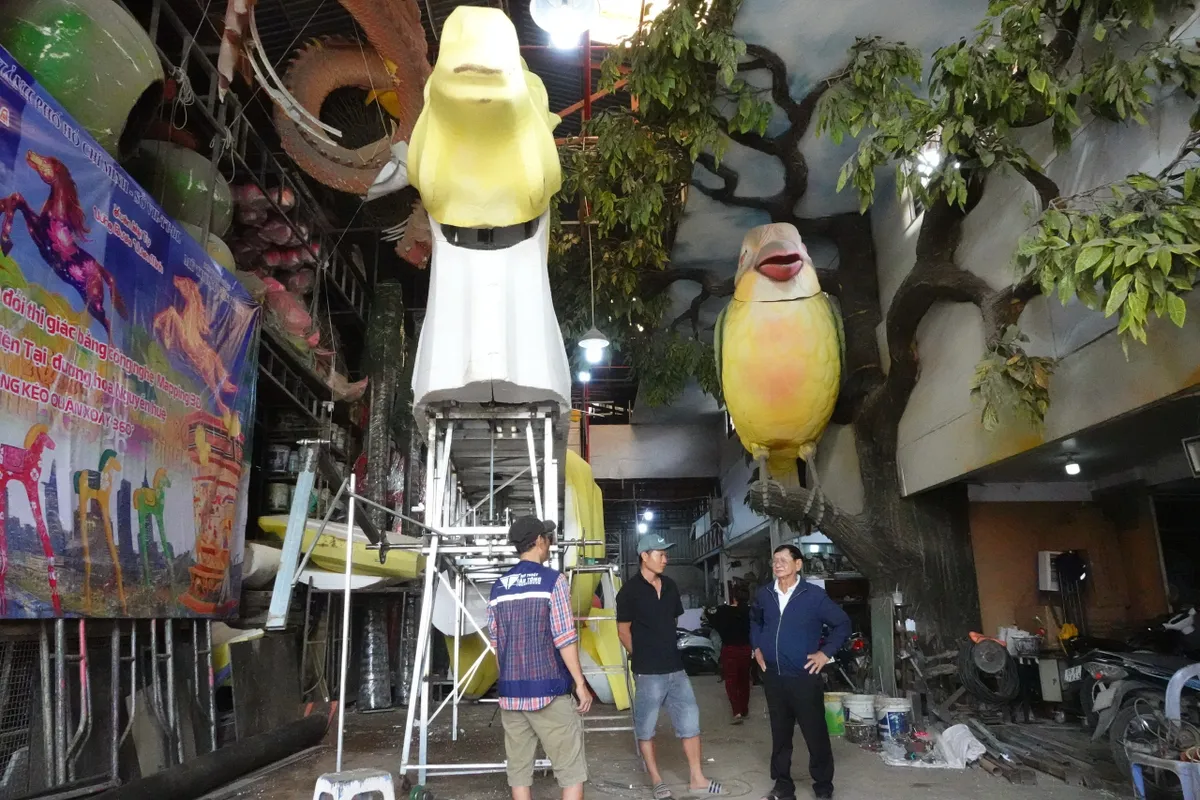 Thăm xưởng chế tác linh vật cho Đường hoa Nguyễn Huệ- Ảnh 6. Thăm xưởng chế tác linh vật cho Đường hoa Nguyễn Huệ- Ảnh 6.