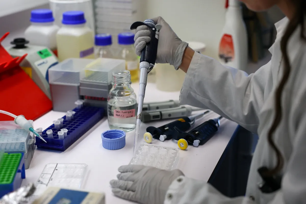 C&aacute;c h&atilde;ng dược ứng dụng AI để r&uacute;t ngắn thử nghiệm v&agrave; thủ tục cấp ph&eacute;p - Ảnh 1.