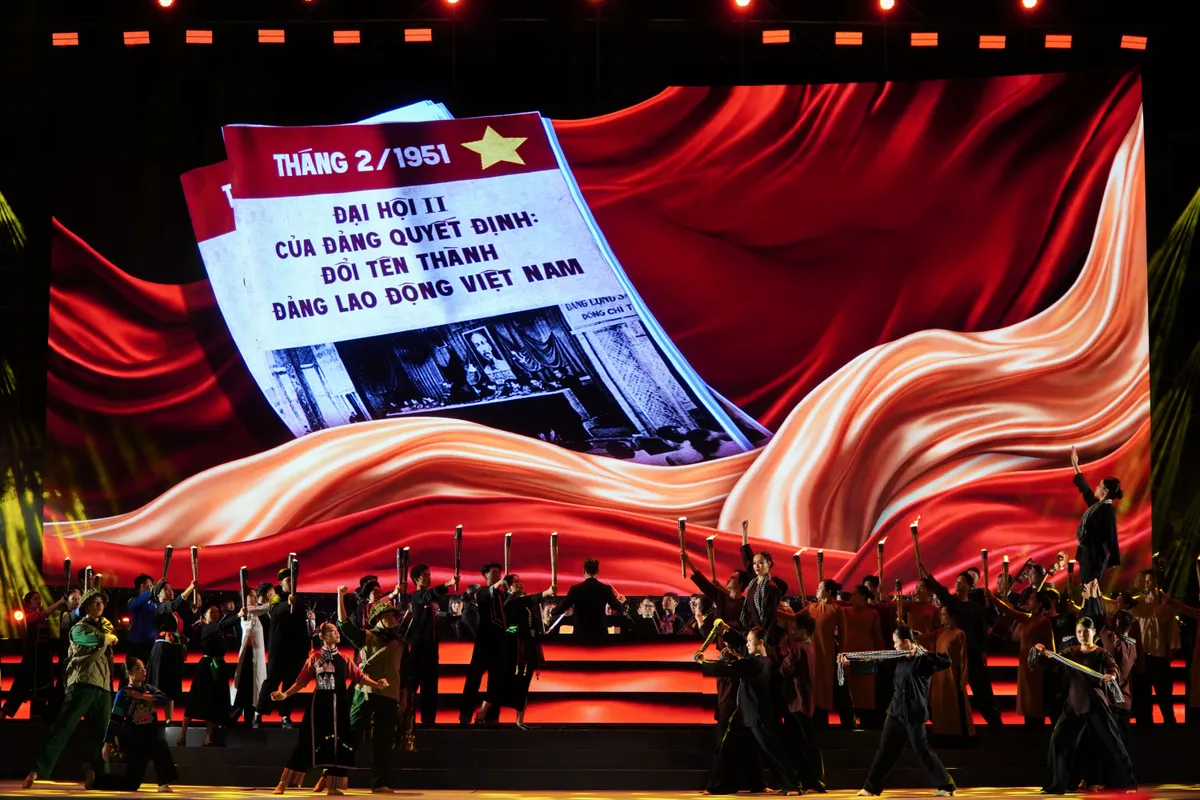 Những khoảnh khắc ấn tượng của chương trình nghệ thuật “Ánh sáng niềm tin và khát vọng” - Ảnh 8.