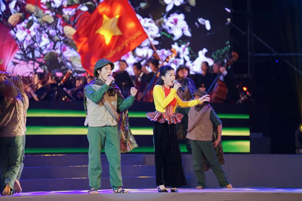 Những khoảnh khắc ấn tượng của chương trình nghệ thuật “Ánh sáng niềm tin và khát vọng” - Ảnh 7.