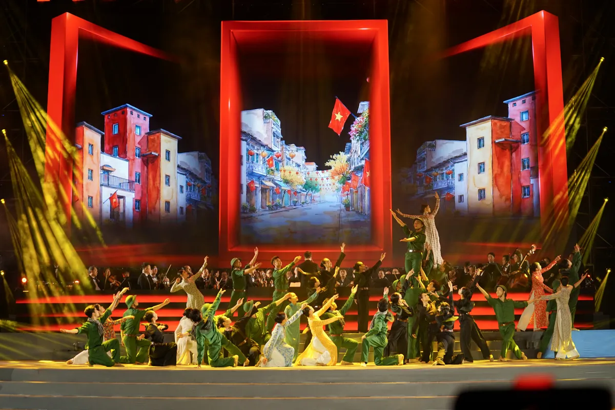 Những khoảnh khắc ấn tượng của chương trình nghệ thuật “Ánh sáng niềm tin và khát vọng” - Ảnh 11.