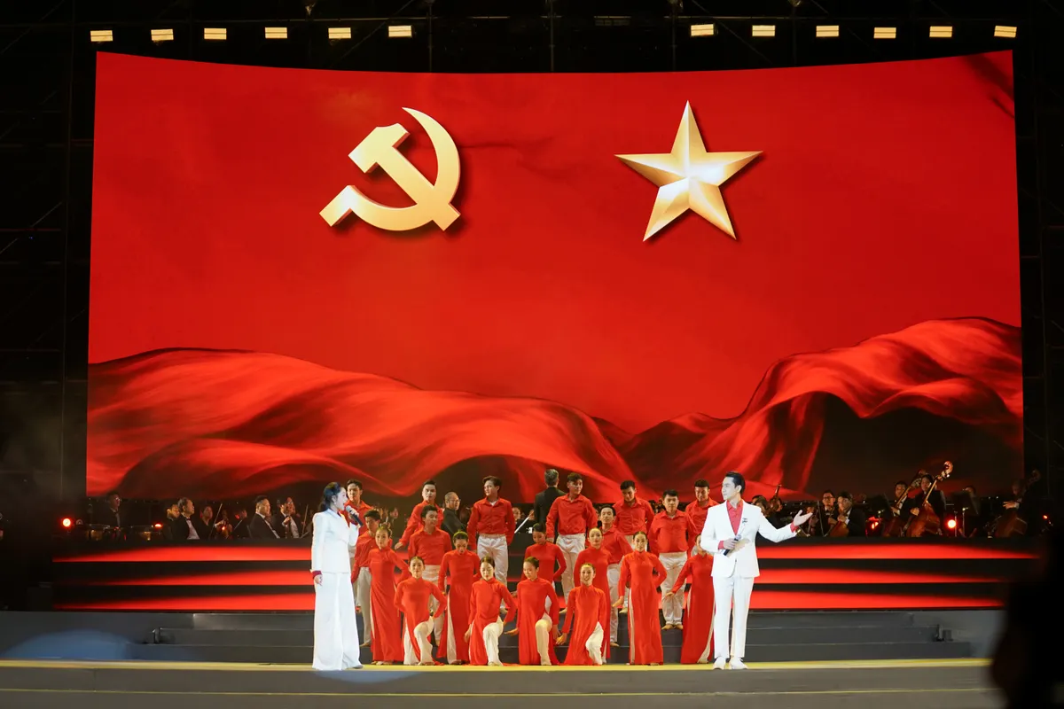 Những khoảnh khắc ấn tượng của chương trình nghệ thuật “Ánh sáng niềm tin và khát vọng” - Ảnh 17.