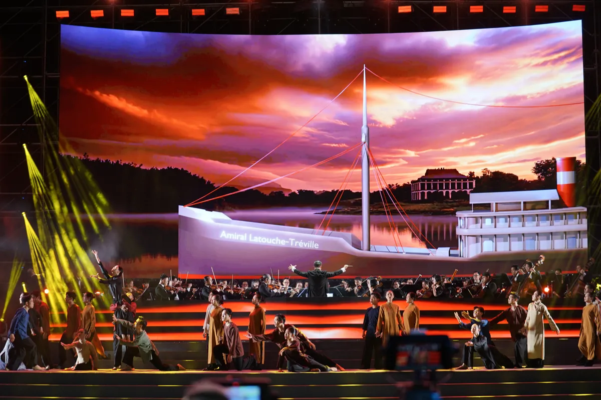 Những khoảnh khắc ấn tượng của chương trình nghệ thuật “Ánh sáng niềm tin và khát vọng” - Ảnh 3.