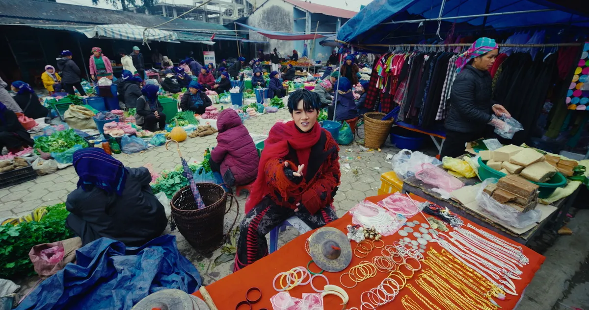 &Acirc;m hưởng d&acirc;n ca Th&aacute;i v&agrave; vẻ đẹp v&ugrave;ng cao trong MV nhạc Xu&acirc;n "Chồng ải chồng ai" - Ảnh 1.