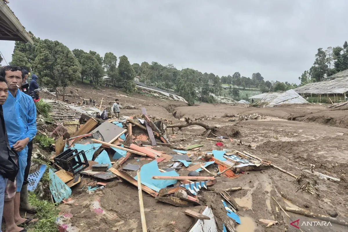 Lũ lụt nghiêm trọng tại thủ đô của Indonesia, hơn 1.600 người phải sơ tán- Ảnh 1. Lũ lụt nghiêm trọng tại thủ đô của Indonesia, hơn 1.600 người phải sơ tán- Ảnh 1.