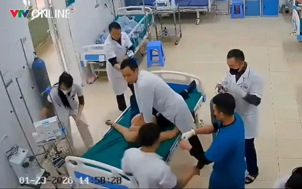 Chỉ trong vài phút, kíp trực đã kéo người bệnh trở lại từ lằn ranh sinh tử.