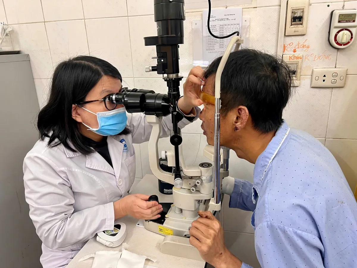 Li&ecirc;n tiếp ca chấn thương mắt nghi&ecirc;m trọng do ph&aacute;o- Ảnh 2.