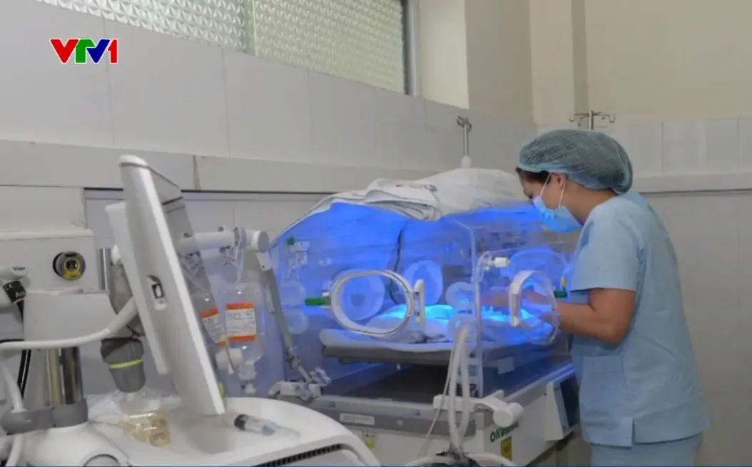 Bệnh viện trang bị m&aacute;y sưởi, chăn ấm cho bệnh nh&acirc;n trong ng&agrave;y r&eacute;t đậm- Ảnh 1.