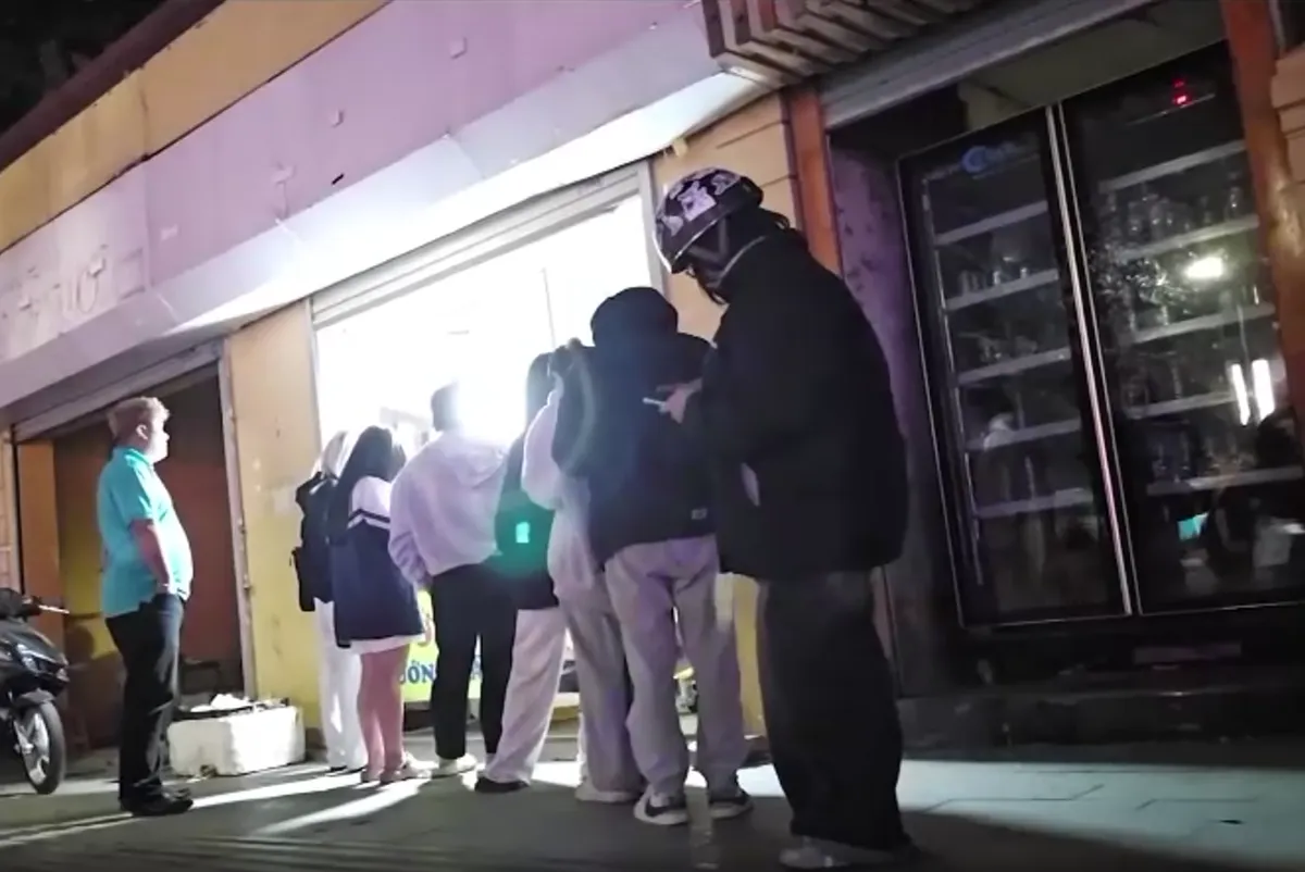 Lợi nhuận "khủng" ph&iacute;a sau đường d&acirc;y lạp xưởng nướng đ&aacute; nhập lậu b&aacute;n vỉa h&egrave;- Ảnh 3.