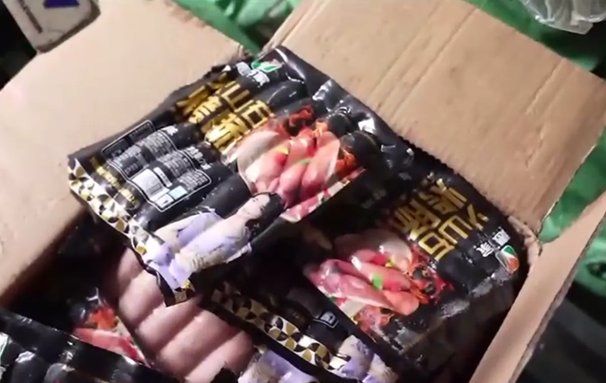 Lợi nhuận "khủng" ph&iacute;a sau đường d&acirc;y lạp xưởng nướng đ&aacute; nhập lậu b&aacute;n vỉa h&egrave;- Ảnh 14.