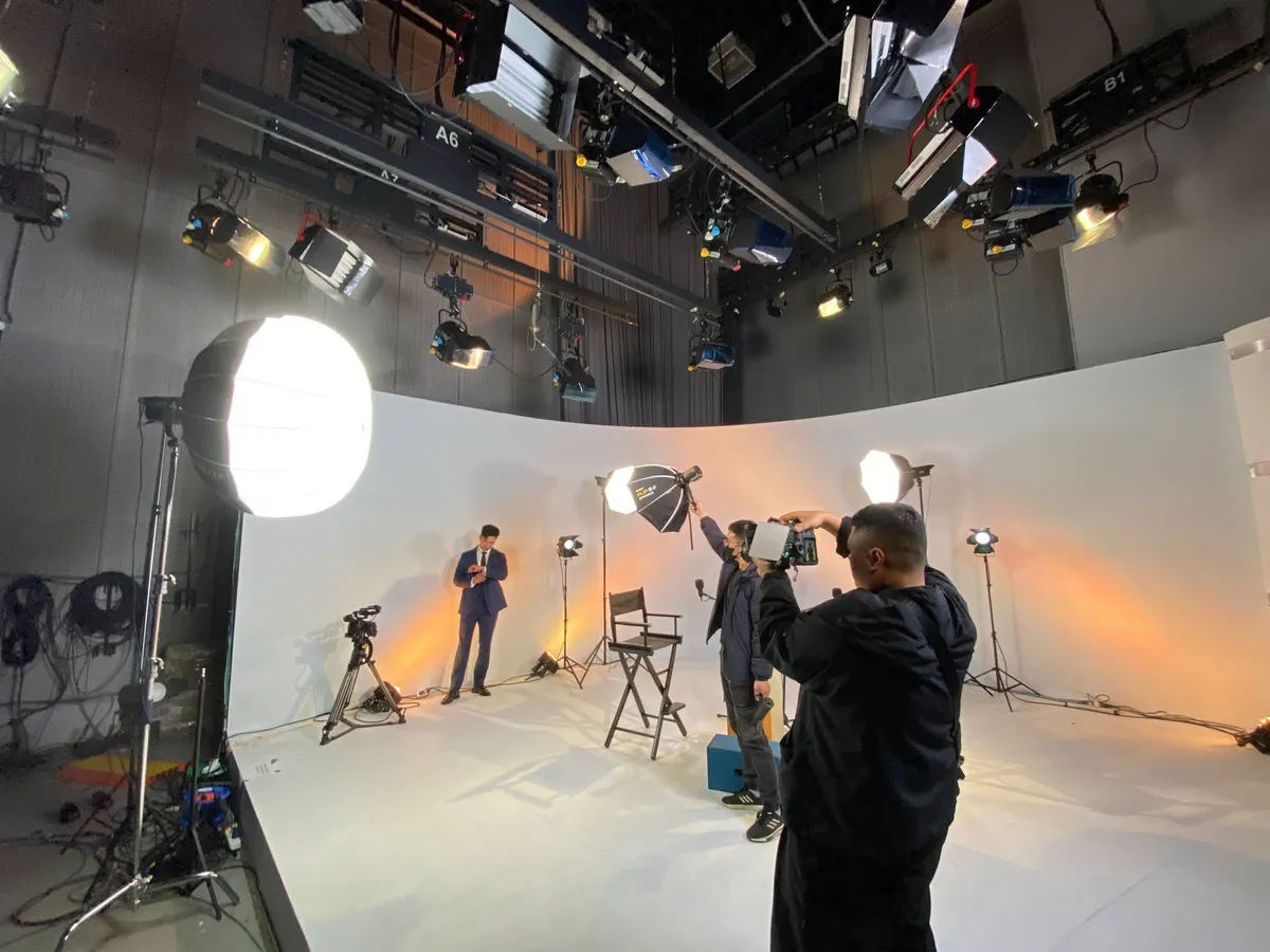 Sao Check ghi h&igrave;nh với nam ch&iacute;nh phim "Kh&ocirc;ng giới hạn" Steven Nguyễn - Ảnh 5.