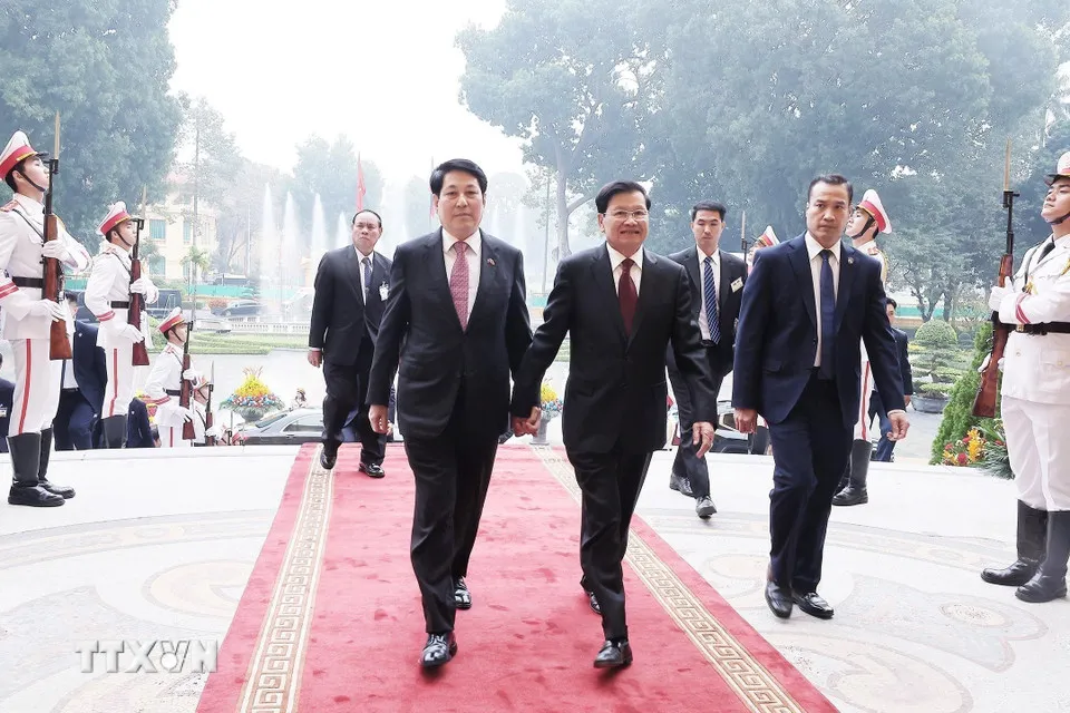 Chủ tịch nước Lương Cường: Quan hệ Việt Nam - Lào tiếp tục phát triển toàn diện - Ảnh 1.