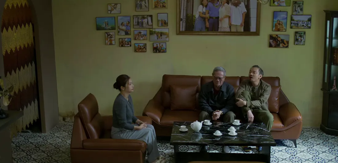 Gia đình trái dấu - Tập 25: Vợ lao mình đi giải cứu con riêng của chồng khỏi bắt cóc- Ảnh 5. Gia đình trái dấu - Tập 25: Vợ lao mình đi giải cứu con riêng của chồng khỏi bắt cóc- Ảnh 5.