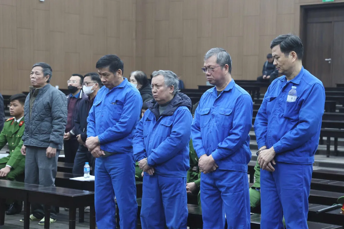 Cựu Chủ tịch Vicem bị tuy&ecirc;n phạt 13 năm t&ugrave; trong vụ t&ograve;a th&aacute;p ngh&igrave;n tỷ bỏ hoang- Ảnh 1.