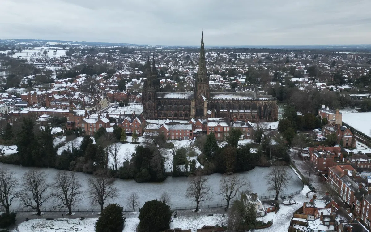 Bão Goretti mang tuyết đến Lichfield, Staffordshire, Anh (Ảnh: PA)