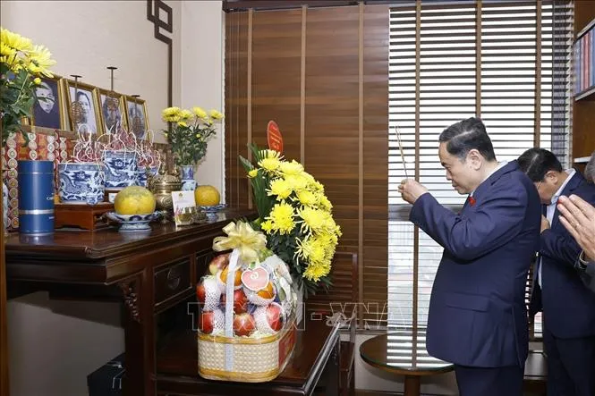 Chủ tịch Quốc hội Trần Thanh Mẫn thăm, tri &acirc;n nguy&ecirc;n l&atilde;nh đạo Đảng, Nh&agrave; nước- Ảnh 1.